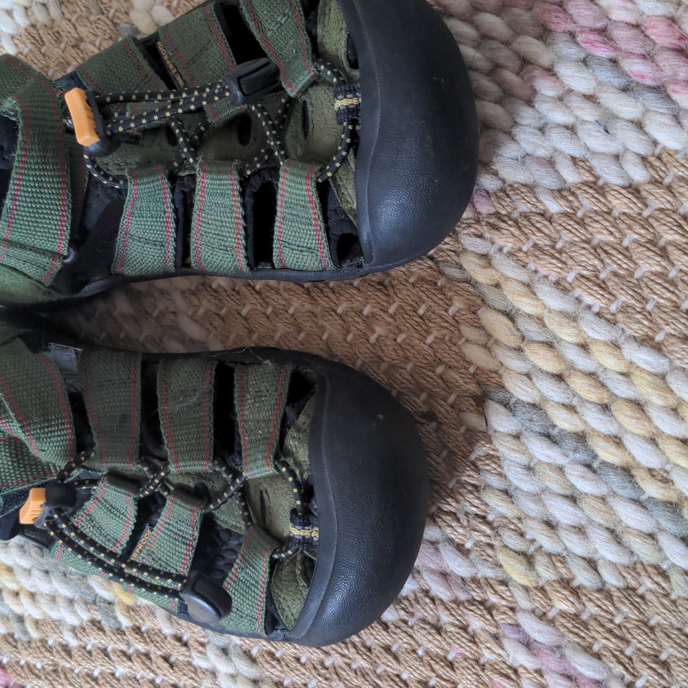 Keen - Picture 6 of 6